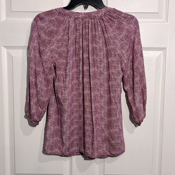 Ava Christine Women’s 3/4 sleeve V-neck top. Size small. Purple and white. - Picture 7 of 7